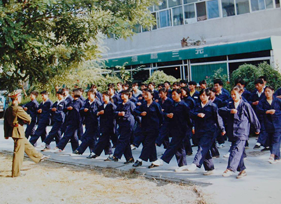 开云世界杯中国有限公司员工积极参加军训活动